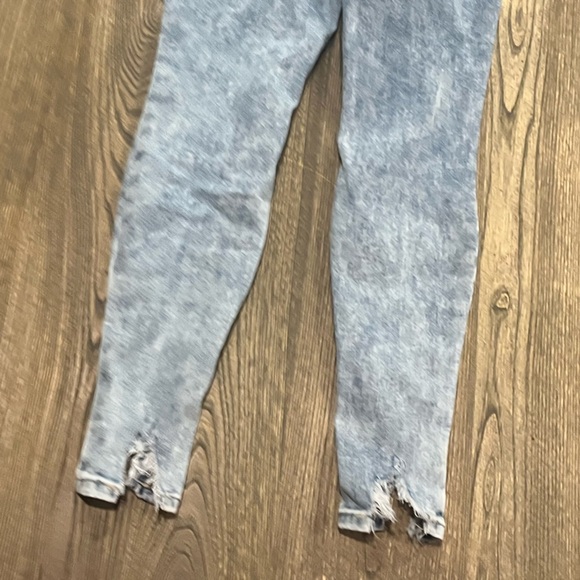 M Jeans by Maurices Skinny High Rise Button Fly Split Hem Acid Wash Size XS - Picture 12 of 13